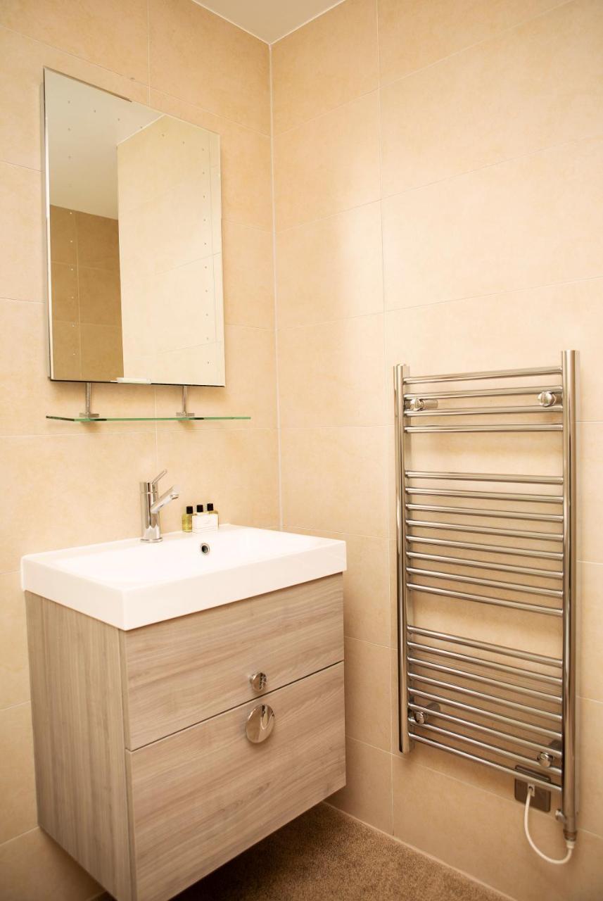 Apt 3, Trafalgar Sq Duplex, 3Rd & 4Th Floor By Indigo Flats ลอนดอน ภายนอก รูปภาพ